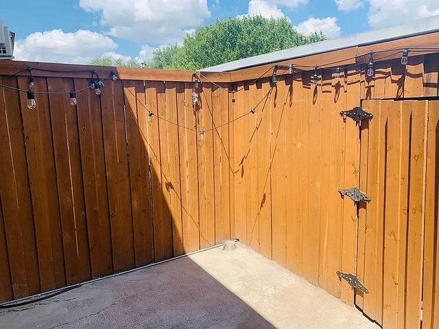 240 Rolling Hills Place, Lancaster, TX 75146