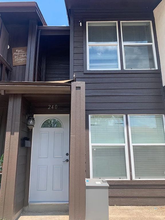 240 Rolling Hills Place, Lancaster, TX 75146