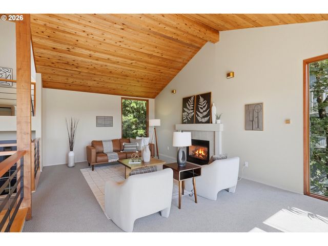 7024 Sw CANYON Dr, Portland, OR 97225
