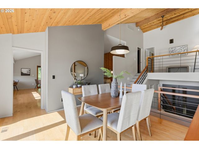 7024 Sw CANYON Dr, Portland, OR 97225