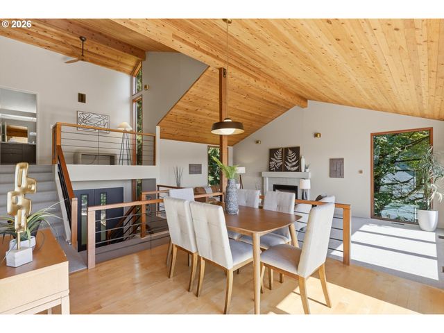 7024 Sw CANYON Dr, Portland, OR 97225