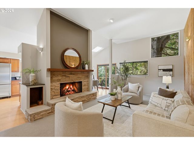 7024 Sw CANYON Dr, Portland, OR 97225