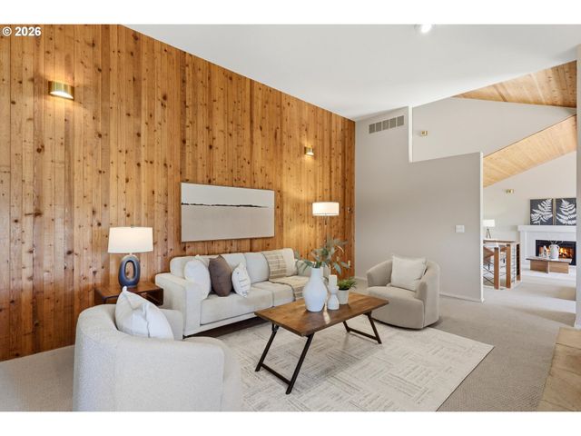 7024 Sw CANYON Dr, Portland, OR 97225