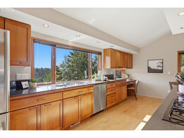 7024 Sw CANYON Dr, Portland, OR 97225
