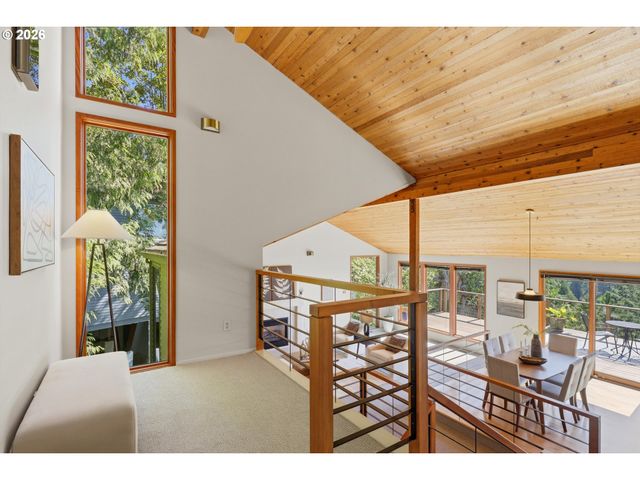 7024 Sw CANYON Dr, Portland, OR 97225