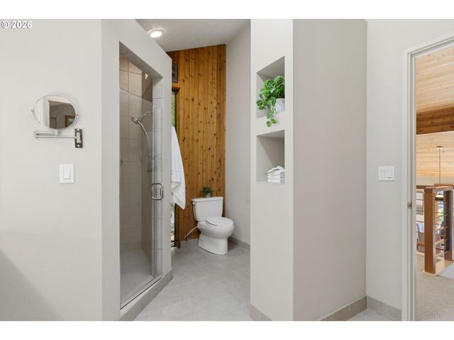 7024 Sw CANYON Dr, Portland, OR 97225