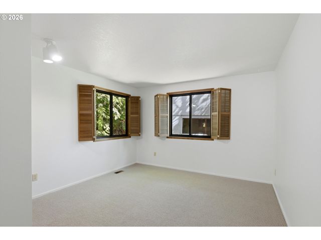 7024 Sw CANYON Dr, Portland, OR 97225