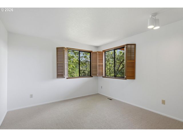 7024 Sw CANYON Dr, Portland, OR 97225