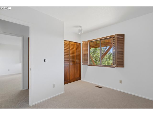 7024 Sw CANYON Dr, Portland, OR 97225