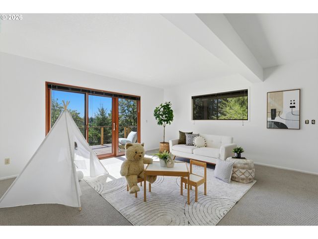 7024 Sw CANYON Dr, Portland, OR 97225