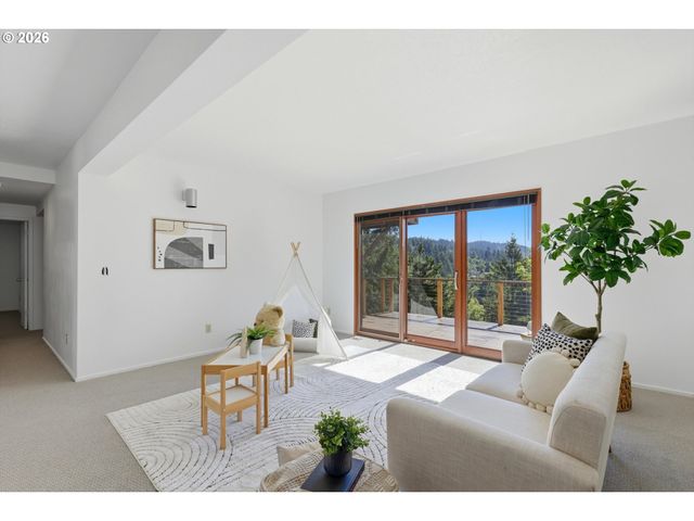 7024 Sw CANYON Dr, Portland, OR 97225