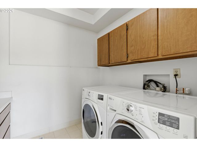 7024 Sw CANYON Dr, Portland, OR 97225