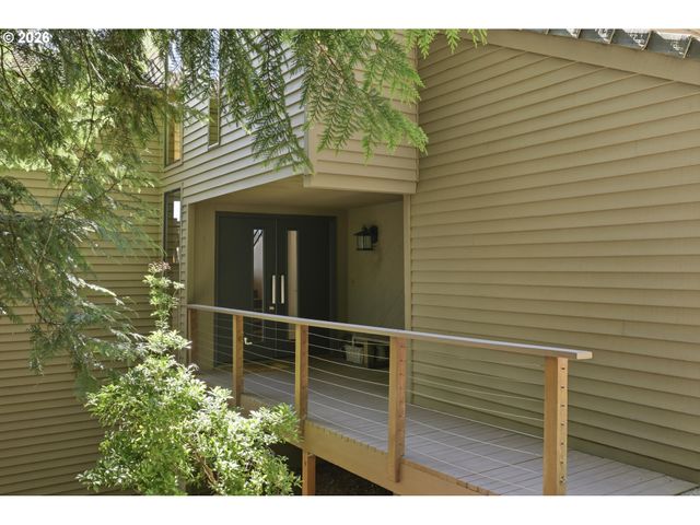 7024 Sw CANYON Dr, Portland, OR 97225