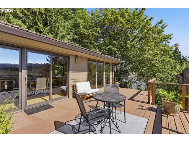 7024 Sw CANYON Dr, Portland, OR 97225