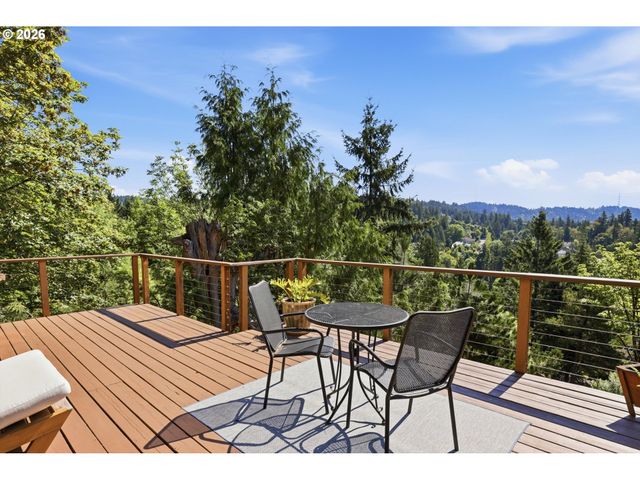7024 Sw CANYON Dr, Portland, OR 97225
