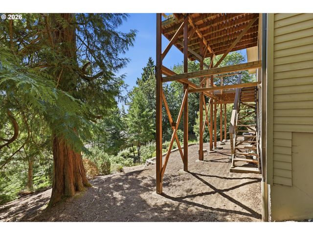 7024 Sw CANYON Dr, Portland, OR 97225