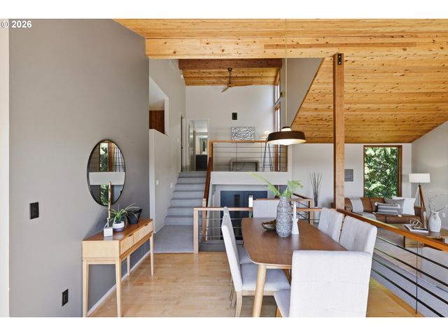 7024 Sw CANYON Dr, Portland, OR 97225