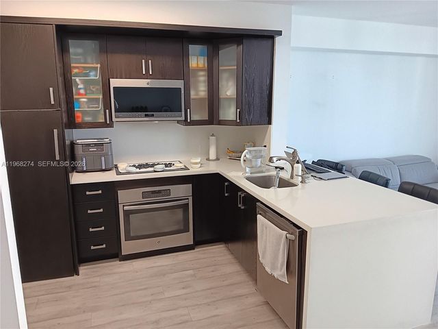 5085 NW 7th St 1412, Miami, FL 33126