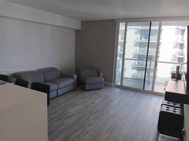 5085 NW 7th St 1412, Miami, FL 33126