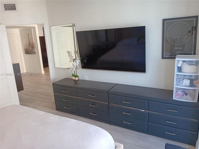 5085 NW 7th St 1412, Miami, FL 33126