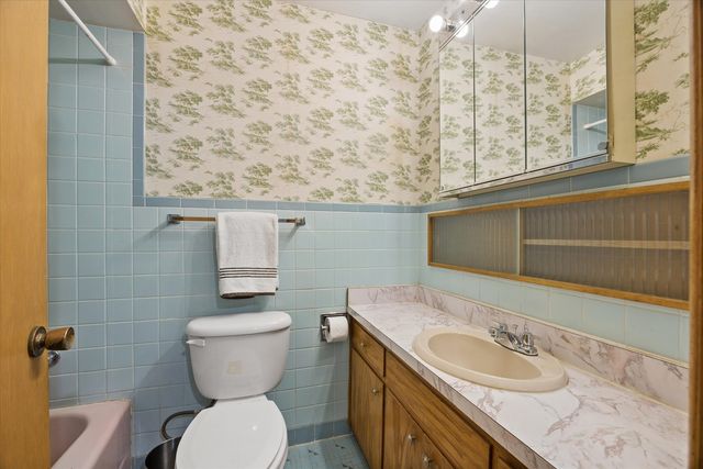 942 Sherwood Road, La Grange Park, IL 60526