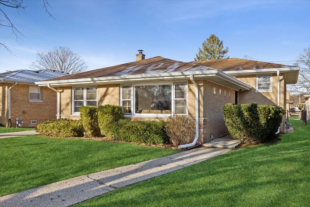 942 Sherwood Road, La Grange Park, IL 60526