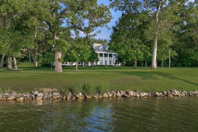 W3150 S Lakeshore DRIVE, Lake Geneva, WI 53147