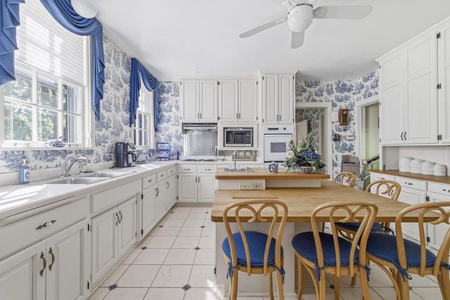 W3150 S Lakeshore DRIVE, Lake Geneva, WI 53147