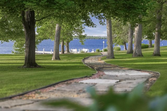 W3150 S Lakeshore DRIVE, Lake Geneva, WI 53147
