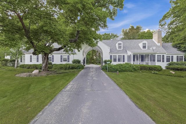 W3150 S Lakeshore DRIVE, Lake Geneva, WI 53147