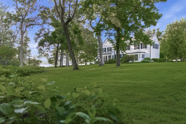 W3150 S Lakeshore DRIVE, Lake Geneva, WI 53147