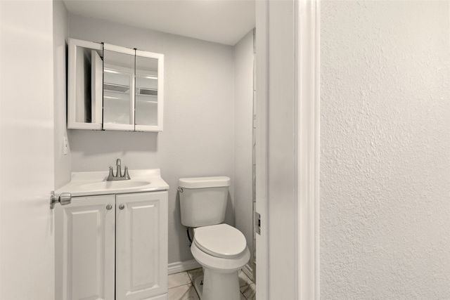 2115 Roanoke Avenue, Dallas, TX 75235