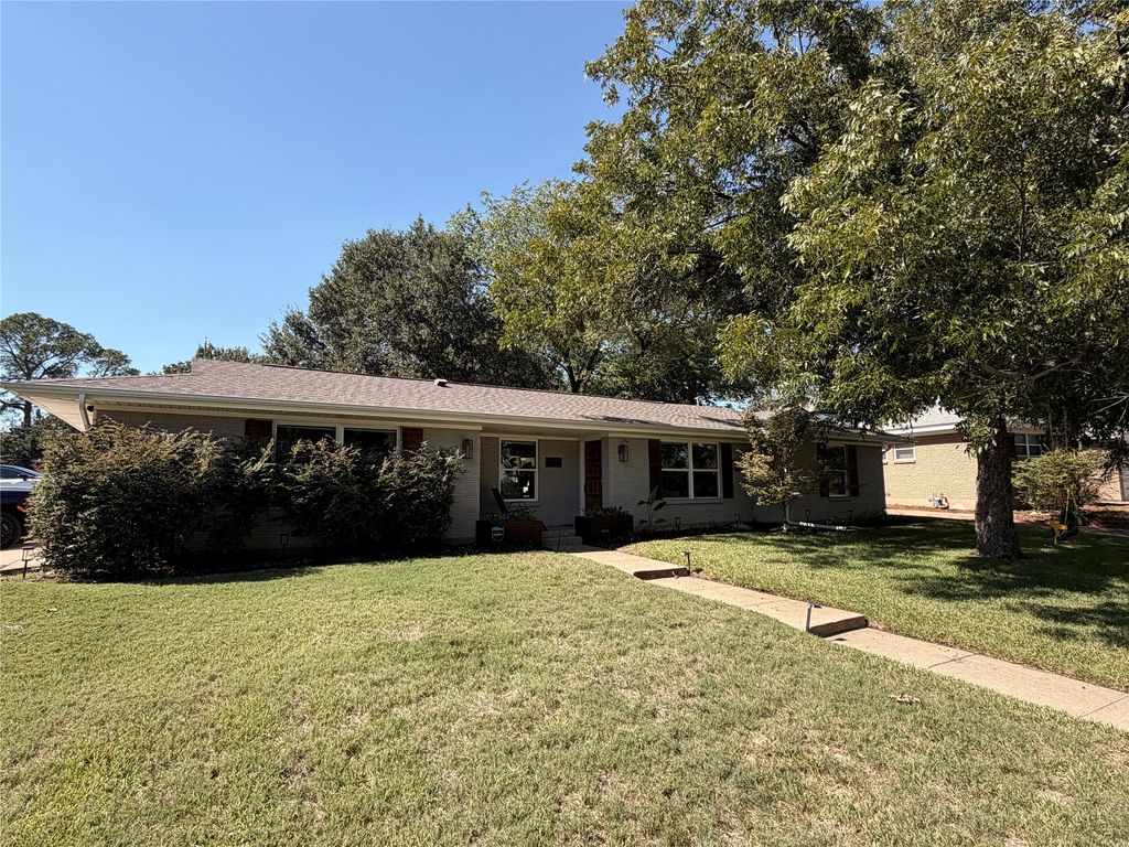 721 Hurstview Drive, Hurst, TX 76053 — exterior