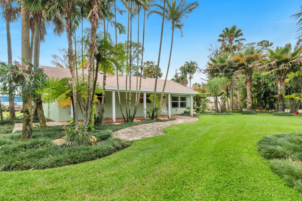 Image 1 of property listing at 6863 Imperial Drive, West Palm Beach, FL 33411