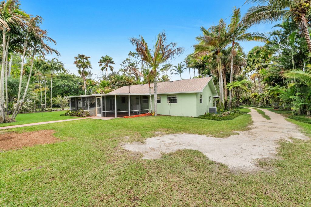 Image 10 of property listing at 6863 Imperial Drive, West Palm Beach, FL 33411