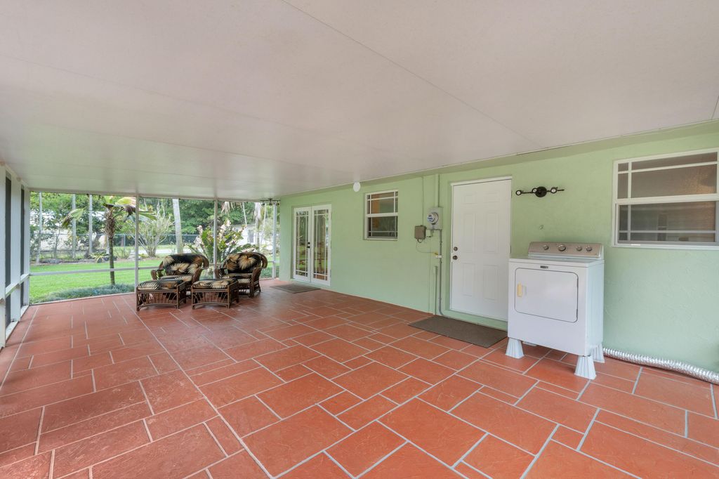 Image 14 of property listing at 6863 Imperial Drive, West Palm Beach, FL 33411