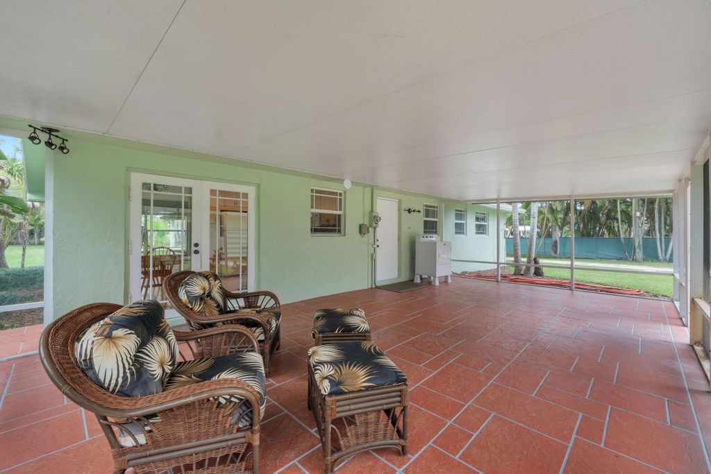 Image 15 of property listing at 6863 Imperial Drive, West Palm Beach, FL 33411
