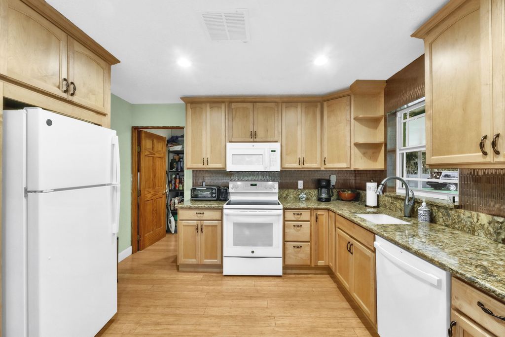 Image 21 of property listing at 6863 Imperial Drive, West Palm Beach, FL 33411