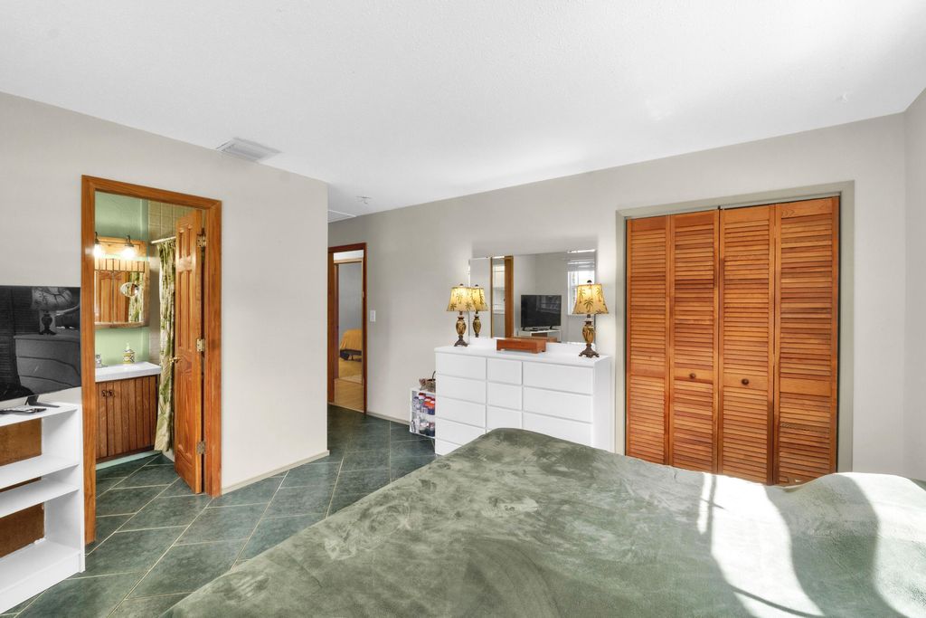 Image 24 of property listing at 6863 Imperial Drive, West Palm Beach, FL 33411