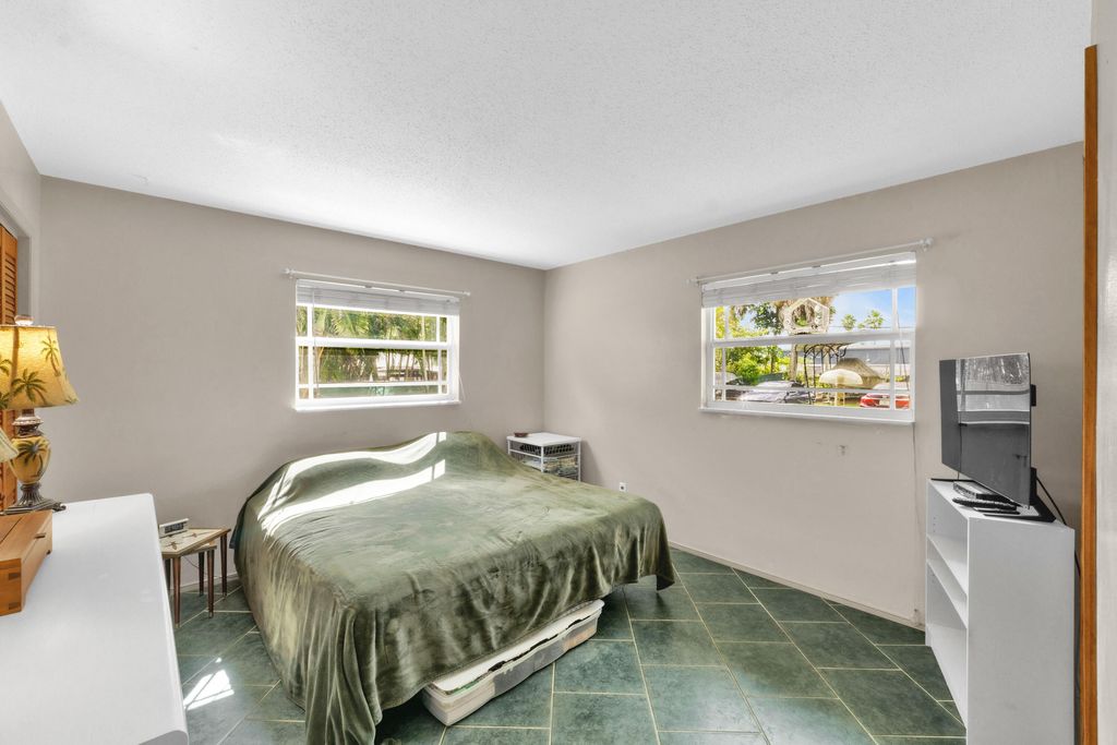 Image 25 of property listing at 6863 Imperial Drive, West Palm Beach, FL 33411