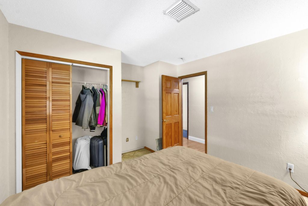 Image 27 of property listing at 6863 Imperial Drive, West Palm Beach, FL 33411