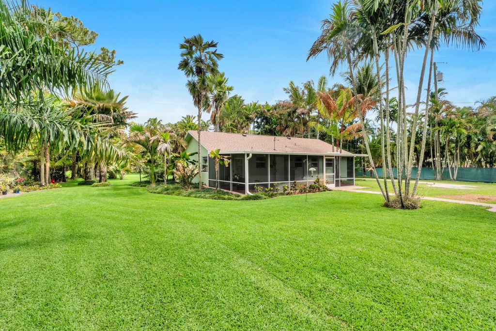 Image 3 of property listing at 6863 Imperial Drive, West Palm Beach, FL 33411