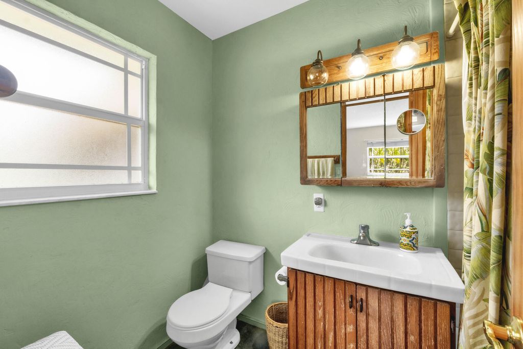 Image 32 of property listing at 6863 Imperial Drive, West Palm Beach, FL 33411