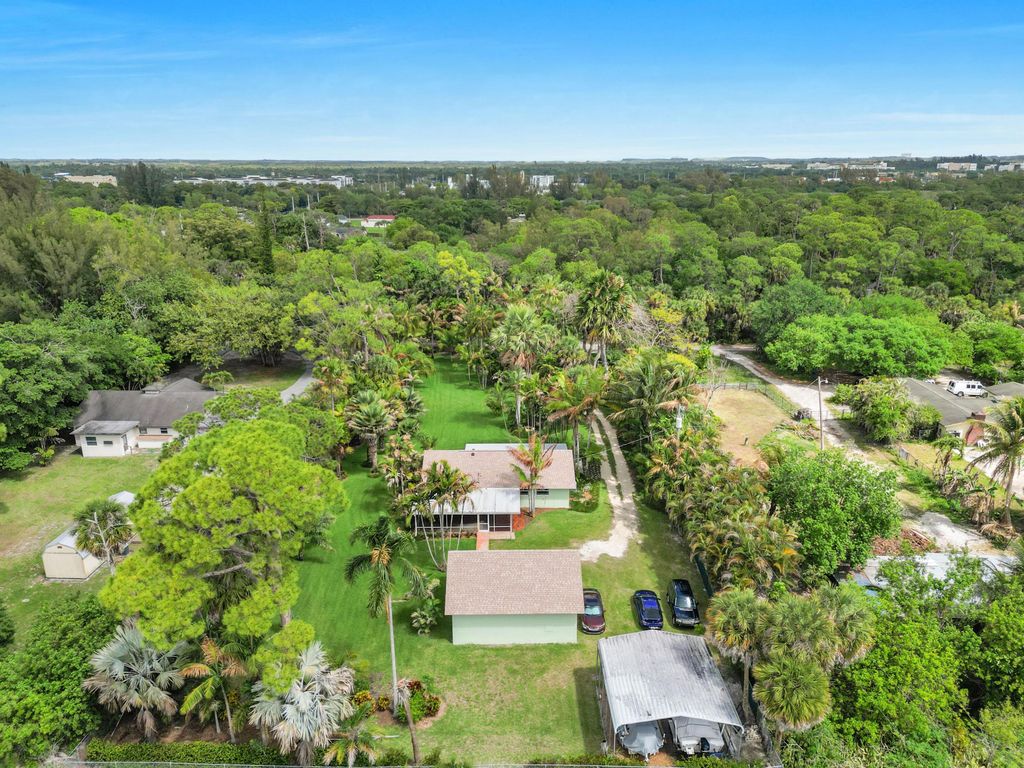 Image 39 of property listing at 6863 Imperial Drive, West Palm Beach, FL 33411