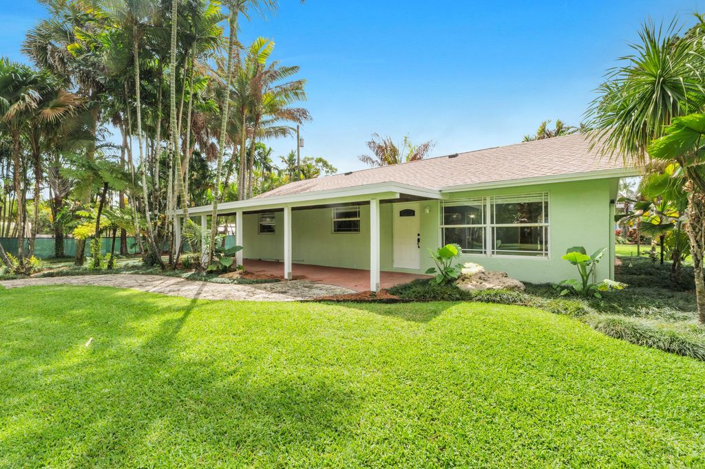 Image 4 of property listing at 6863 Imperial Drive, West Palm Beach, FL 33411