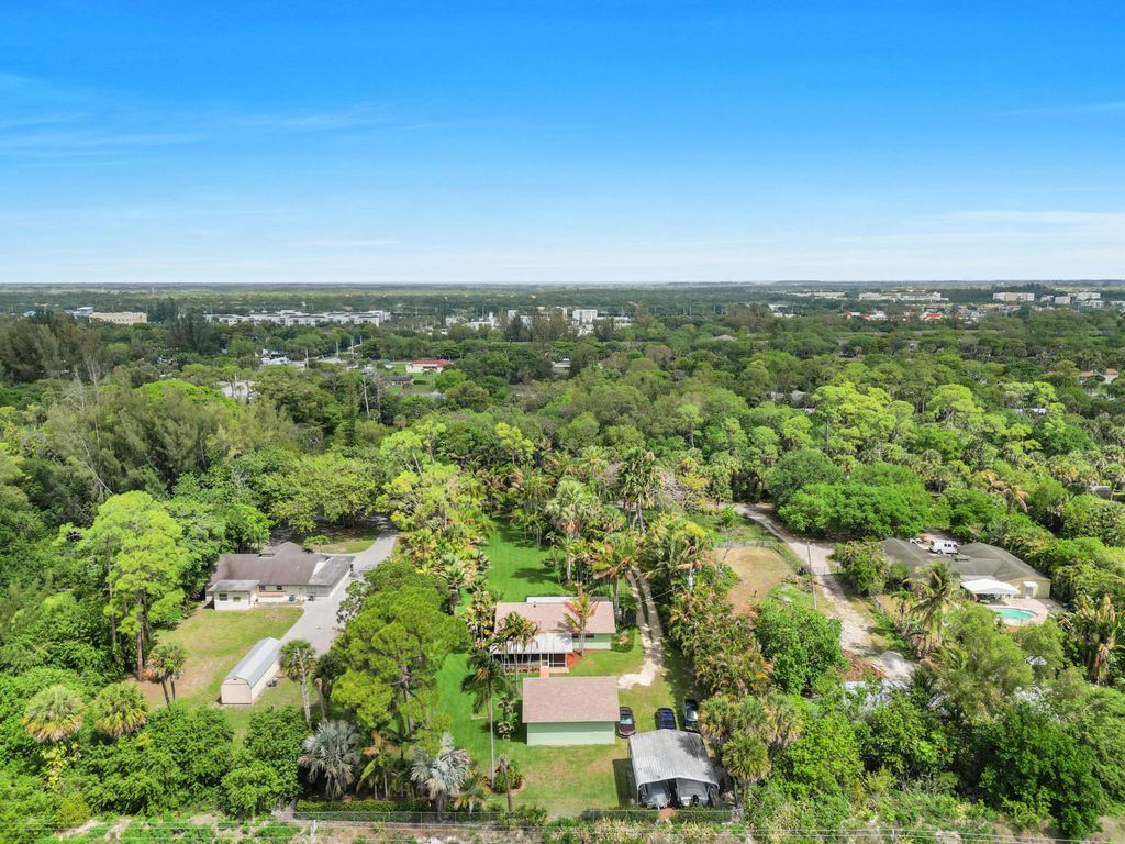 Image 40 of property listing at 6863 Imperial Drive, West Palm Beach, FL 33411