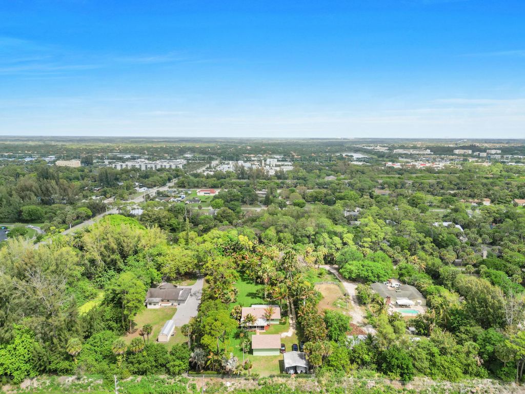 Image 41 of property listing at 6863 Imperial Drive, West Palm Beach, FL 33411