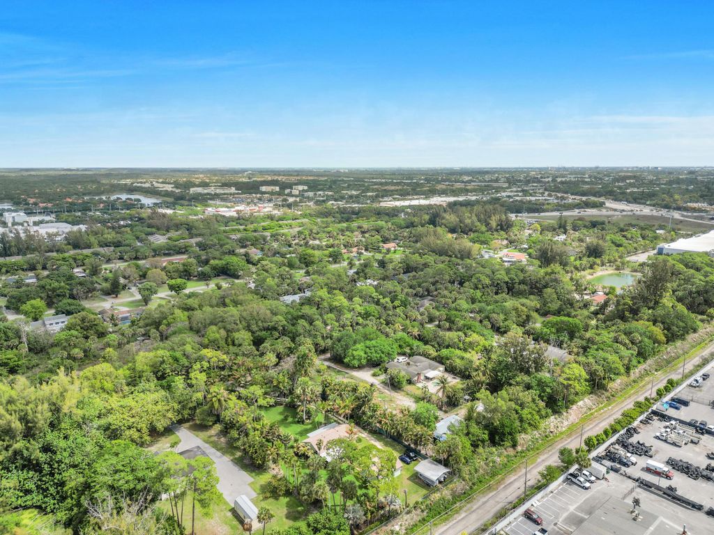 Image 43 of property listing at 6863 Imperial Drive, West Palm Beach, FL 33411