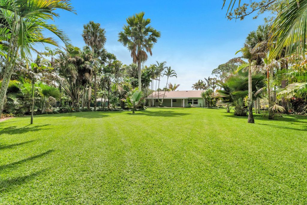 Image 6 of property listing at 6863 Imperial Drive, West Palm Beach, FL 33411