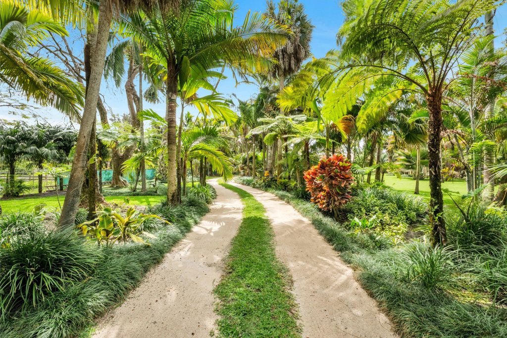 Image 7 of property listing at 6863 Imperial Drive, West Palm Beach, FL 33411